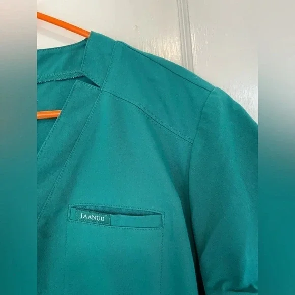 Helia Classic Jaanuu Scrub Top​​​​ - Picture 4 of 5